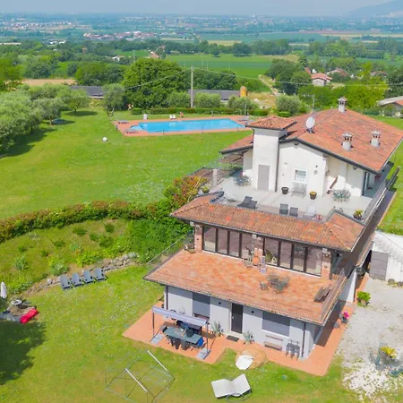 Breathtaking View And Pool, Prato * Barcuzzi
